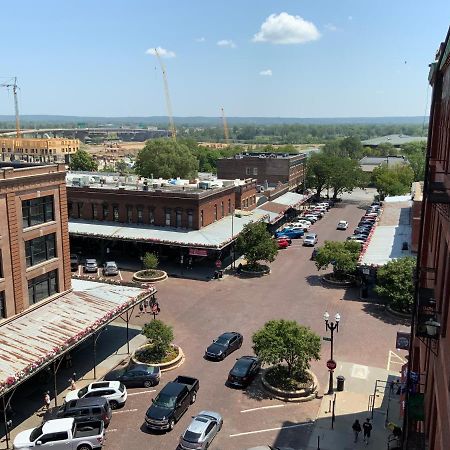 Blackout Themed Residence In The Prime Heart Of Omaha'S Old Market! 오마하 외부 사진